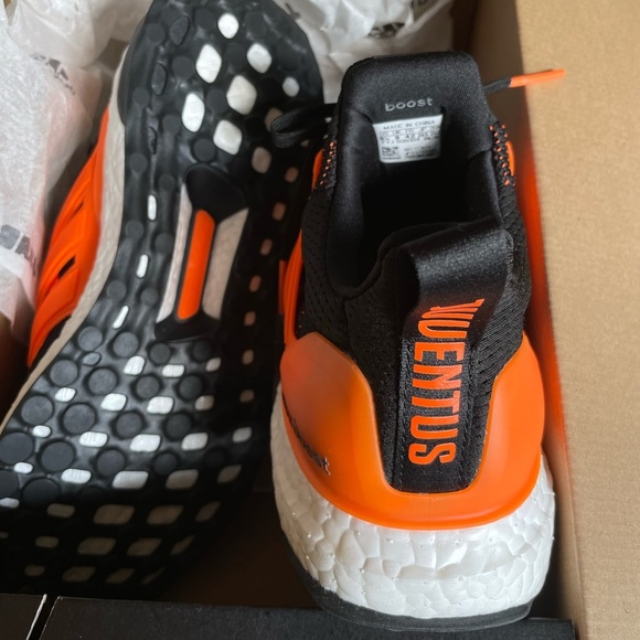 NWT - JUVENTUS FC X ULTRABOOST DNA 'FOOTBALL PACK' - 8.5 - Picture 5 of 7